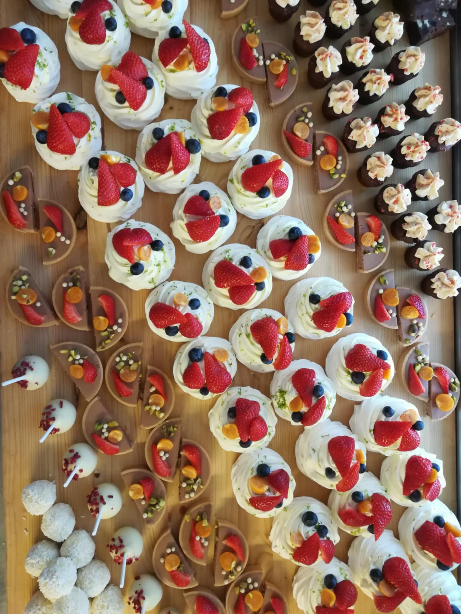 Pidude korraldamine Kuressaare kuursaalis, desserdibufee Pidude korraldamine Kuressaare kuursaalis, desserdibufee